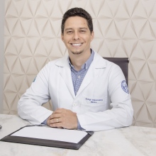 reumatologista pediatrico curitiba Dr. Rodrigo da Silveira Vasconcelos, Reumatologista