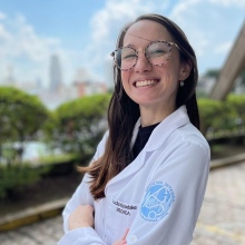 especialista em medicina interna curitiba Dra. Lucila Cristina Siedlarczyk Yosetake, Especialista em Clínica Médica